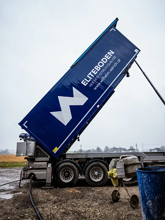 Das Team von ELITEBODEN bei der Estrichverlegung